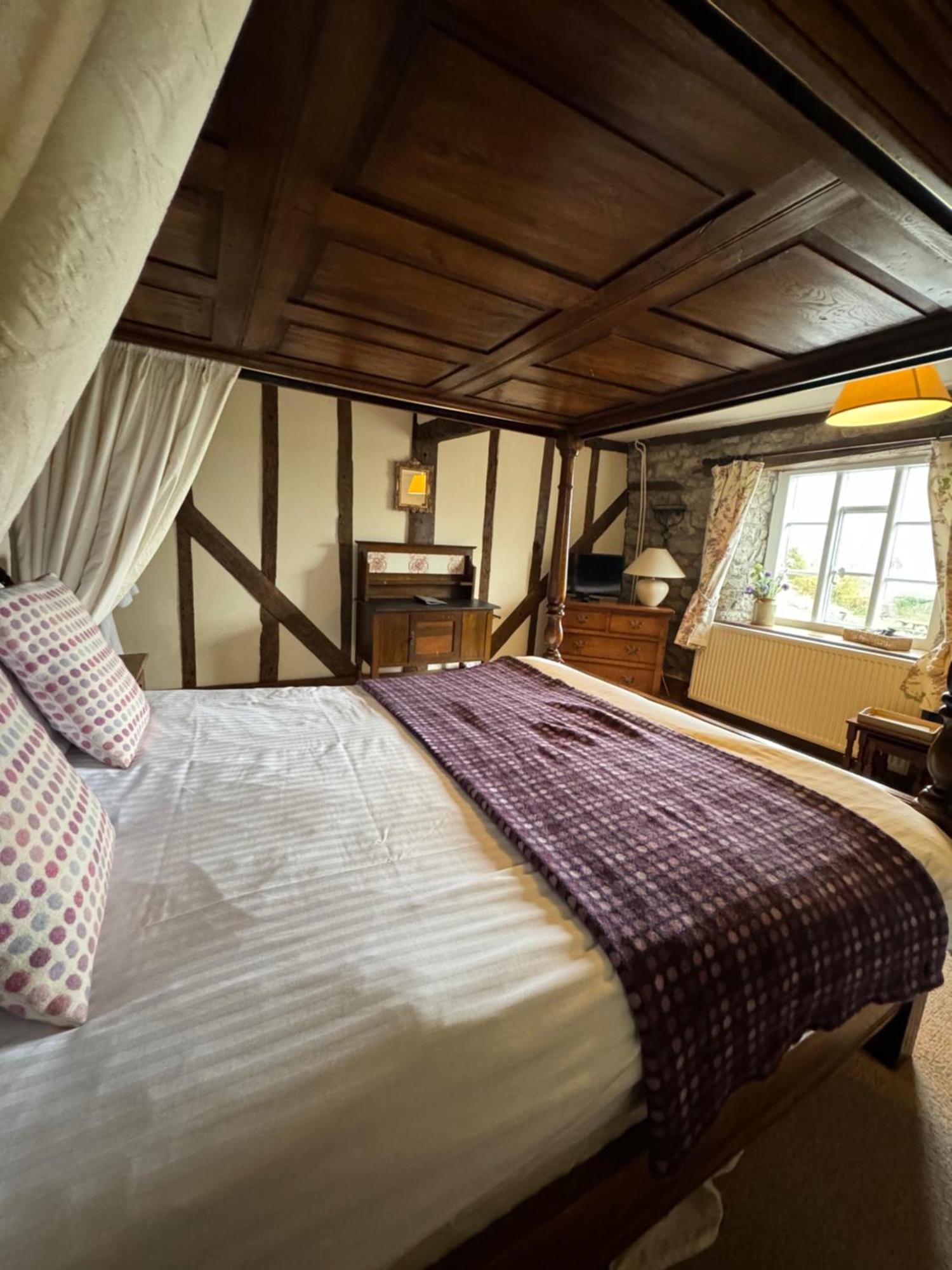 The Harp Hotel Old Radnor